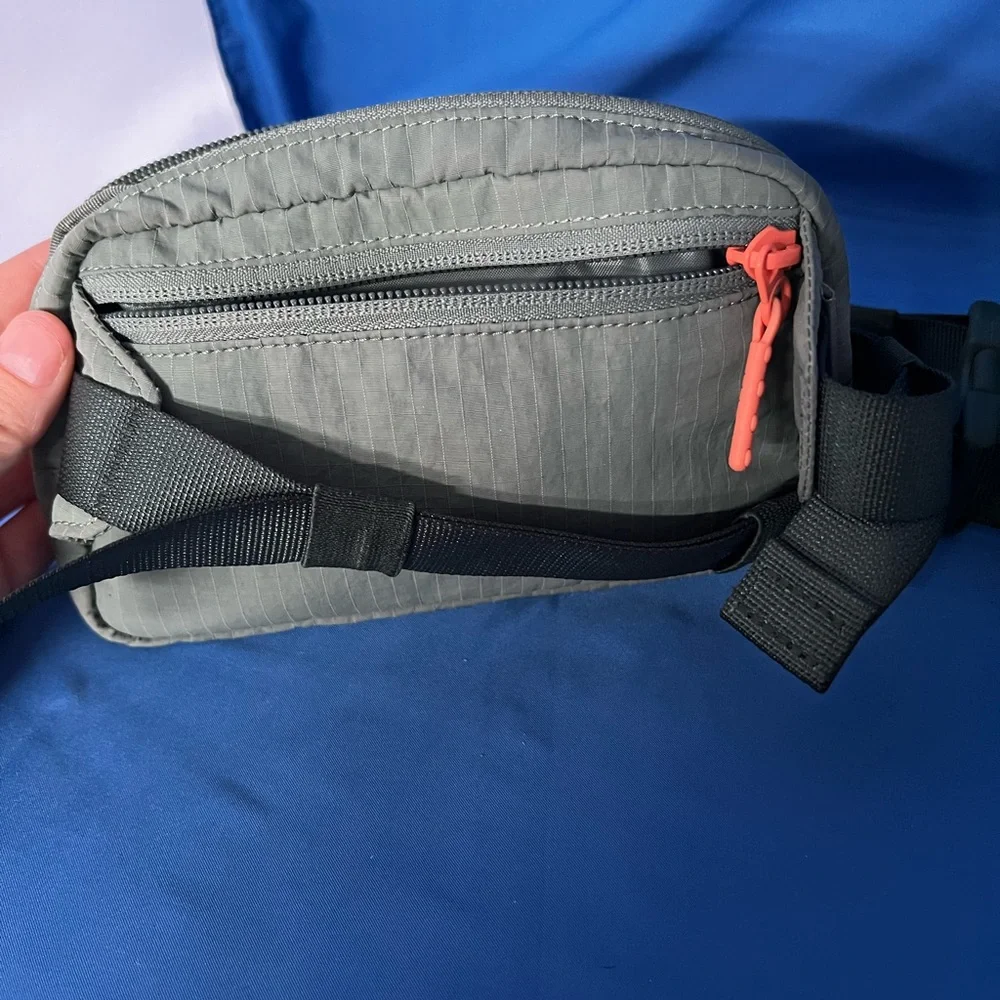 Lululemon Green Belt Bag SAME DAY SHIPPING - Picture 4 of 5